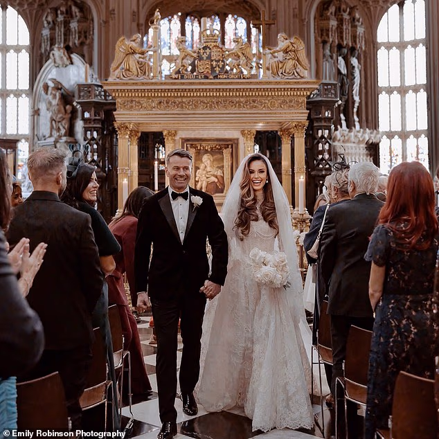 Former Premier League goalkeeper Shay Given marries his fiancee after avif